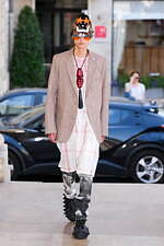 ウォルター ヴァン ベイレンドンク 2026年春夏コレクション、星のような目で希望を見つめる｜写真30