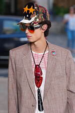 ウォルター ヴァン ベイレンドンク 2026年春夏コレクション、星のような目で希望を見つめる｜写真31