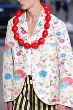 ウォルター ヴァン ベイレンドンク 2026年春夏コレクション、星のような目で希望を見つめる｜写真40