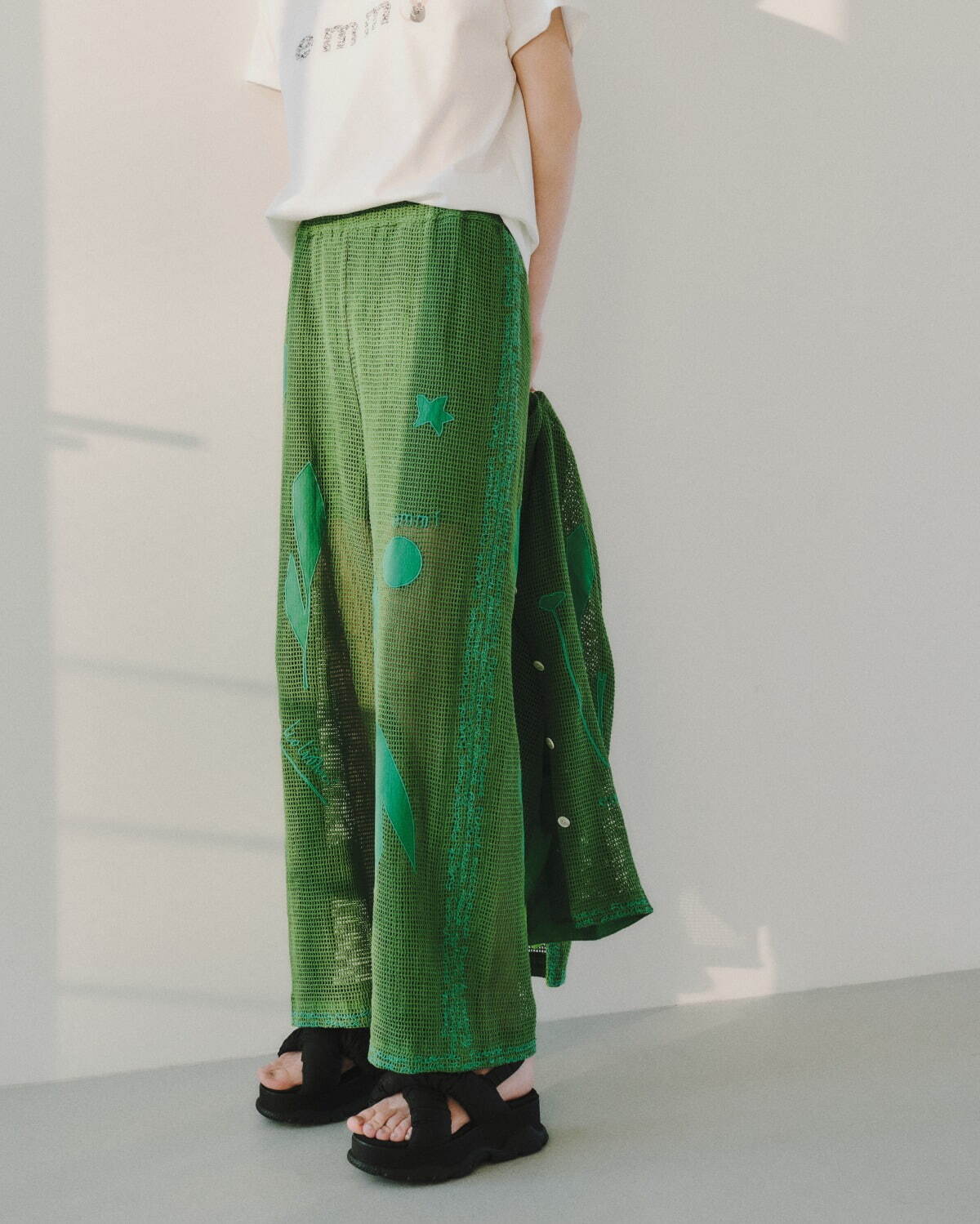 エミ×レオ・レオニ“ねずみ”フレデリックのTシャツやポーチチャーム、アート柄ワンピースも｜写真25