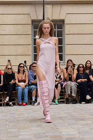 ジャンヌ フリオ(Jeanne Friot) 2026年春夏ウィメンズ&メンズコレクション  - 写真1