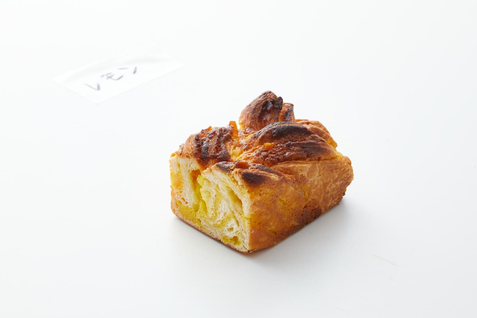 レモンバブカ レモンとホワイトチョコレートの甘酸っぱさがふわりと広がる軽やかな味。爽やかな余韻が続く。
