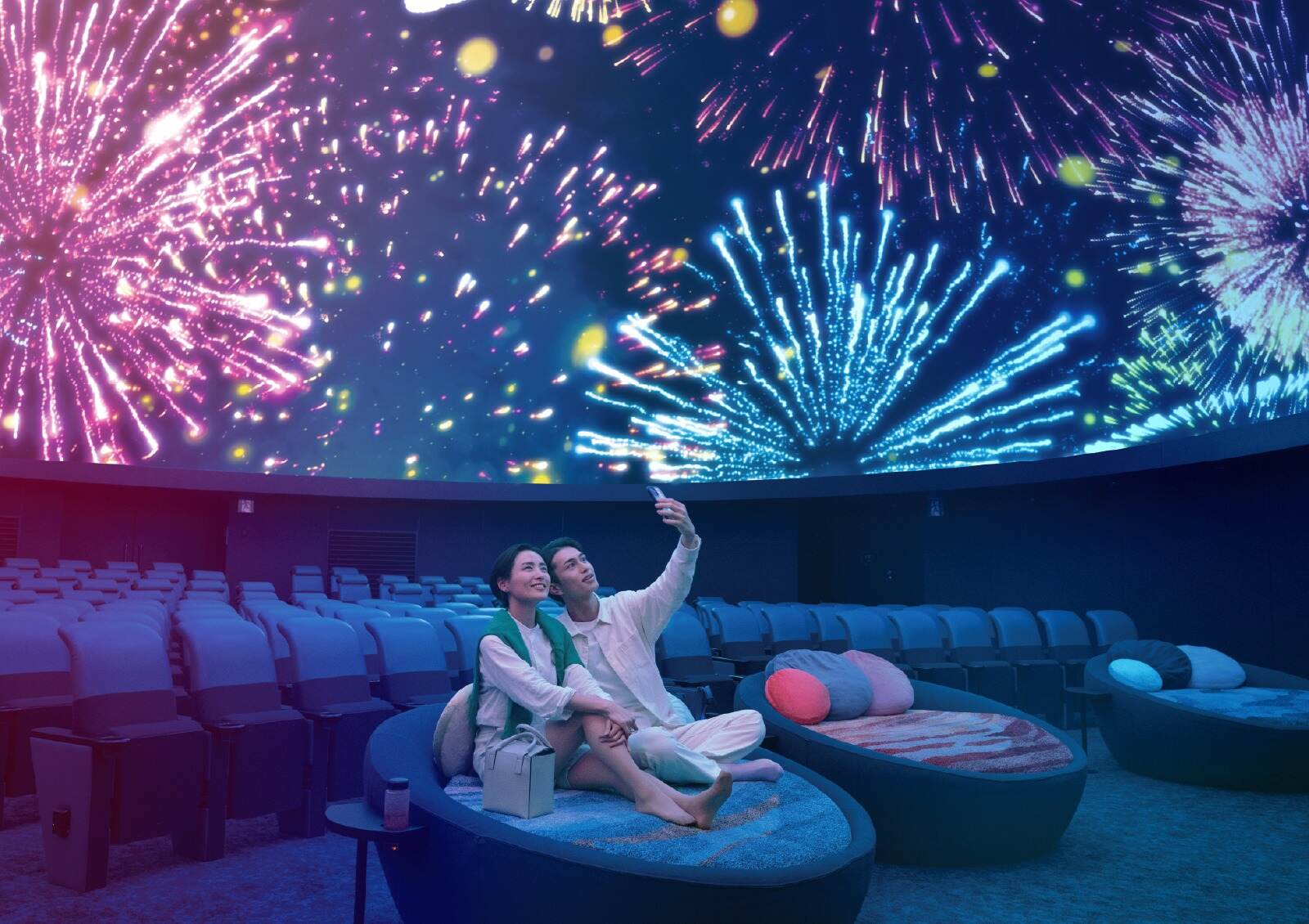 「花火ウェルカムドーム」“撮影OK”夜空に浮かぶ花火の演出、コニカミノルタプラネタリウム全5館で｜写真4