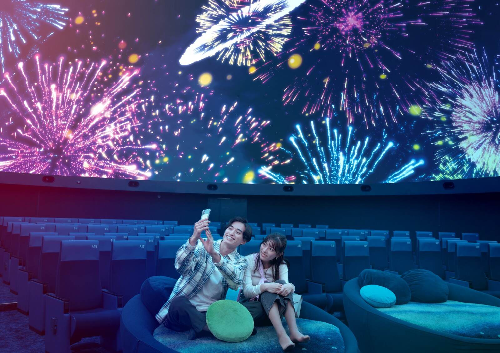 「花火ウェルカムドーム」“撮影OK”夜空に浮かぶ花火の演出、コニカミノルタプラネタリウム全5館で｜写真2