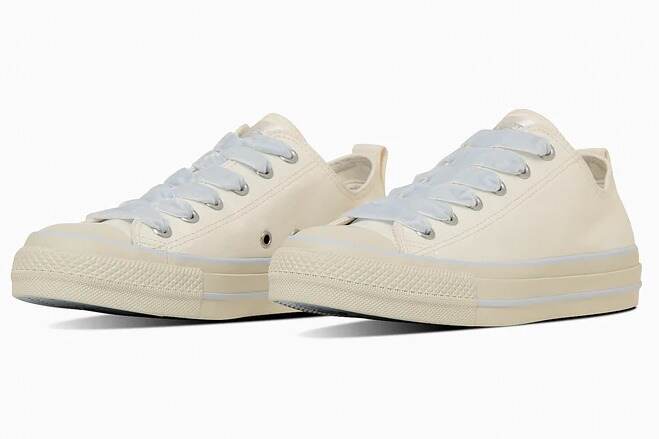 コンバース“バニラ×ブルー”の「オールスター アール」ベルベットシューレースの直営店限定スニーカー