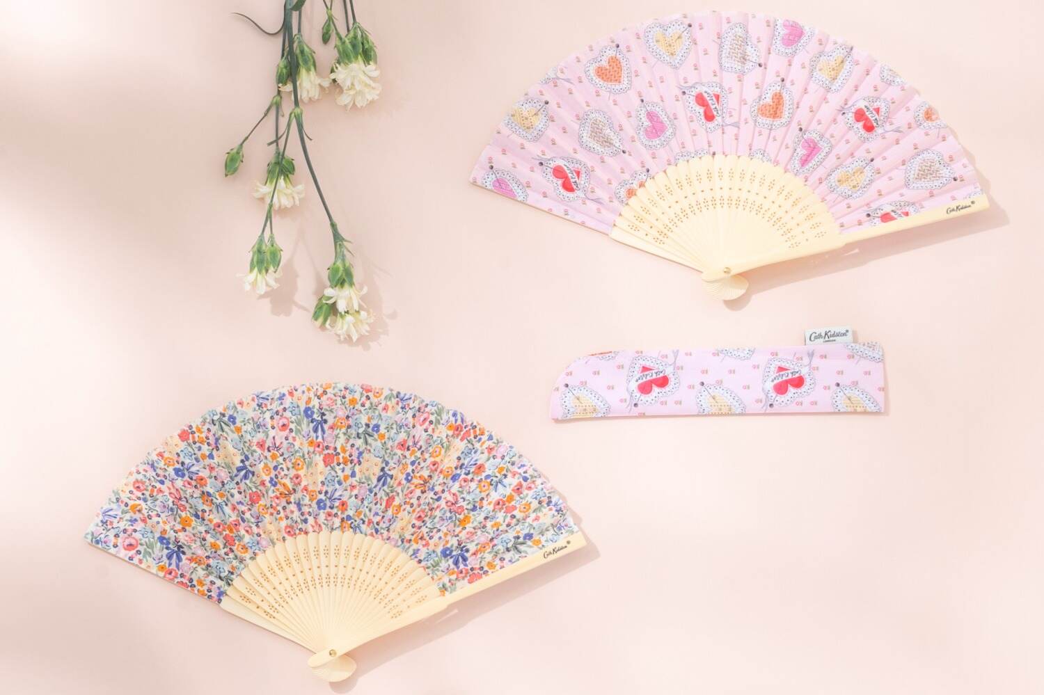 キャス キッドソン夏の和アイテム、“小花柄＆フリル付きハート”の扇子や御朱印帳