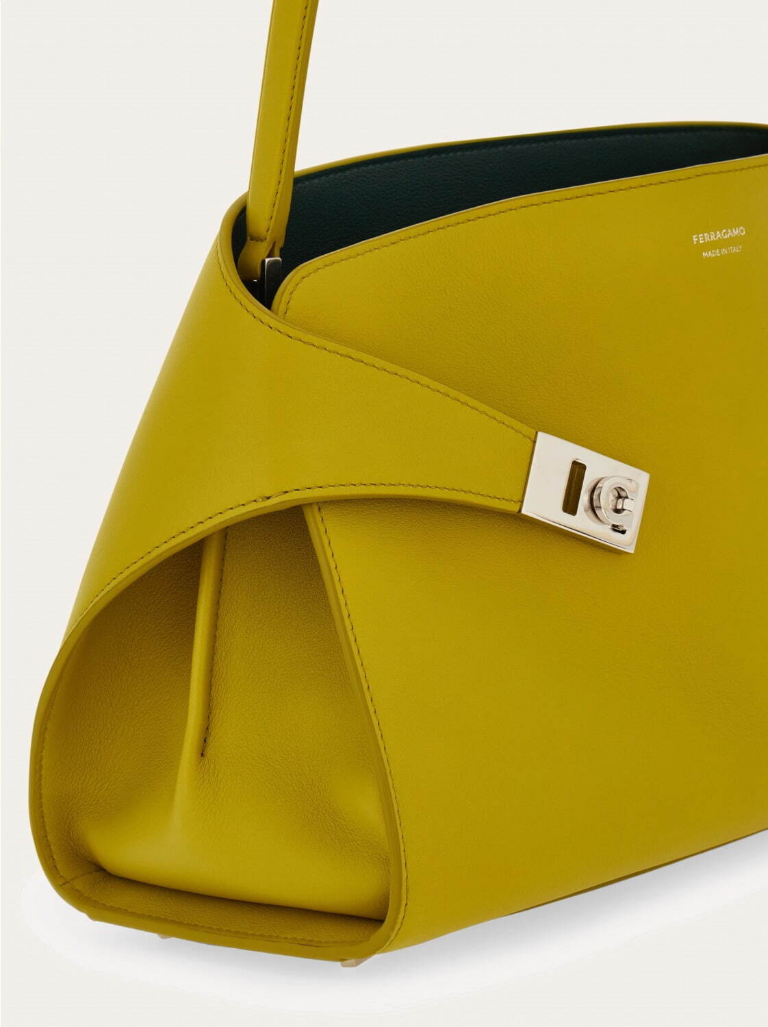 フェラガモ(Ferragamo) ハグ｜写真8