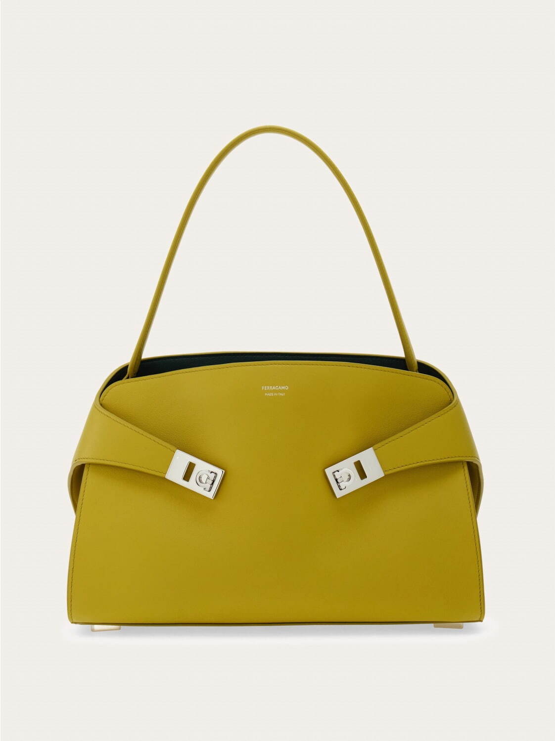 フェラガモのウィメンズバッグ、“レモン×モスグリーン”の「ハグ