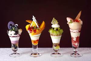 資生堂パーラー「真夏のパフェフェア」豊潤な“あら川の桃”やシャインマスカットなど旬の果物主役のパフェ