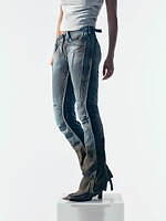 ジースター× ノウルズ“裾ジップ付き”フレアジーンズ、モーターサイクルジャケットから着想｜写真5