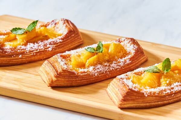 “ちょこん”と顔を出す「Suicaのペンギン メロンゼリー」池袋・ホテルメトロポリタンの夏スイーツ｜写真3