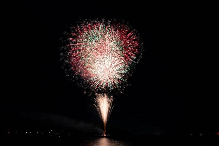 「よこすか開国花火大会2025」神奈川・横須賀で開催、三浦半島最大級となる約1万発を打ち上げ｜写真1