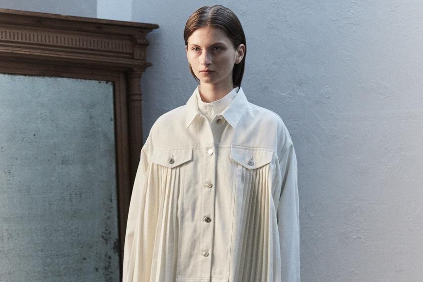 エズミ 2026年春夏コレクション - ‟彫刻を纏う”衣服