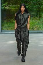 アイム メン 2026年春夏コレクション、加守田章二の陶芸に息づくエネルギーを投影｜写真52