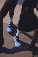 オン“レーシングシューズ”着想の軽量ランニングスニーカー、高反発ソール×メッシュアッパー｜写真67