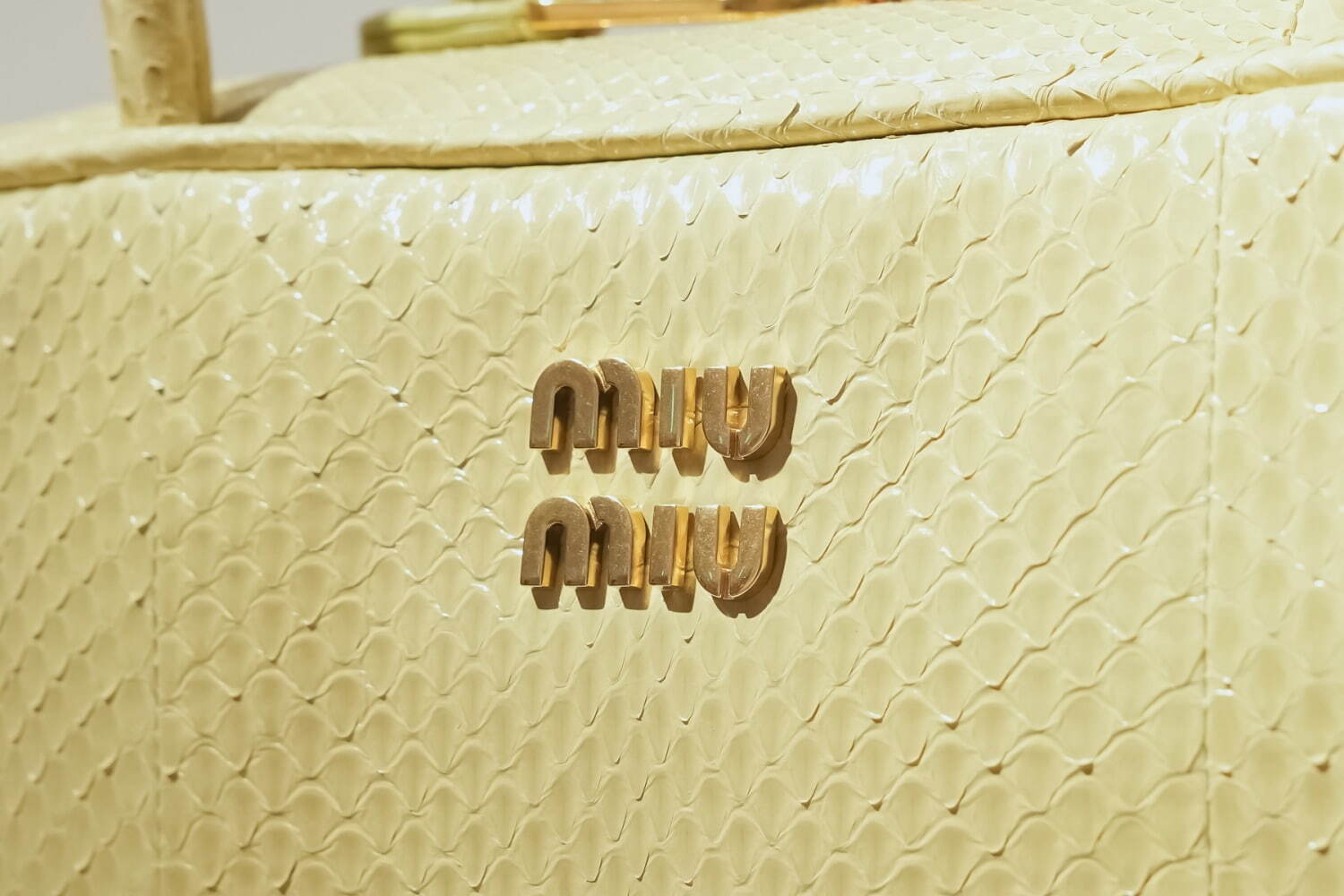 ランウェイ★MiuMiu ミュウミュウ Beauボー レザーバッグ ロゴ Black Leather Beau Bag | Miu Miu