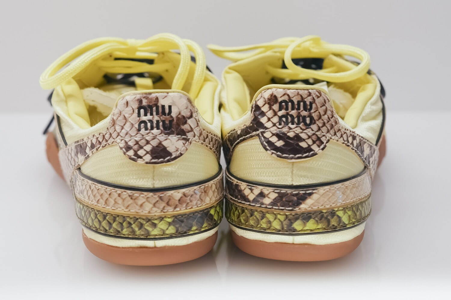 ミュウミュウ“バックルストラップ”が甲を覆う革製スニーカー、パイソン×ナイロンのスニーカーも｜写真16