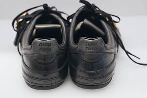 ミュウミュウ“バックルストラップ”が甲を覆う革製スニーカー、パイソン×ナイロンのスニーカーも｜写真11