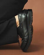 ノンネイティブ×リーガルシューアンドカンパニー、“ゴアテックス搭載”レザーモカシンシューズ｜写真13