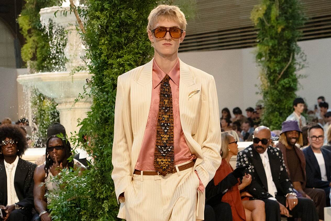 アミリ 2026年春夏ウィメンズ＆メンズコレクション、幻想的なホテルの空間で