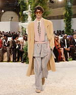 アミリ 2026年春夏ウィメンズ＆メンズコレクション、幻想的なホテルの空間で｜写真2