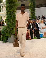 アミリ 2026年春夏ウィメンズ＆メンズコレクション、幻想的なホテルの空間で｜写真3