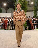 アミリ 2026年春夏ウィメンズ＆メンズコレクション、幻想的なホテルの空間で｜写真13