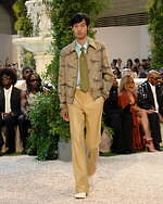 アミリ 2026年春夏ウィメンズ＆メンズコレクション、幻想的なホテルの空間で｜写真17