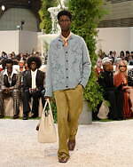 アミリ 2026年春夏ウィメンズ＆メンズコレクション、幻想的なホテルの空間で｜写真18