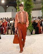 アミリ 2026年春夏ウィメンズ＆メンズコレクション、幻想的なホテルの空間で｜写真24