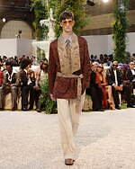 アミリ 2026年春夏ウィメンズ＆メンズコレクション、幻想的なホテルの空間で｜写真29