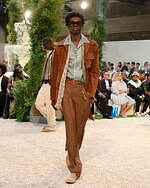 アミリ 2026年春夏ウィメンズ＆メンズコレクション、幻想的なホテルの空間で｜写真34