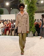 アミリ 2026年春夏ウィメンズ＆メンズコレクション、幻想的なホテルの空間で｜写真38