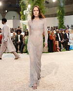 アミリ 2026年春夏ウィメンズ＆メンズコレクション、幻想的なホテルの空間で｜写真50