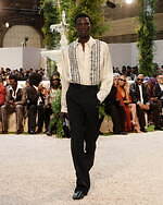 アミリ 2026年春夏ウィメンズ＆メンズコレクション、幻想的なホテルの空間で｜写真53