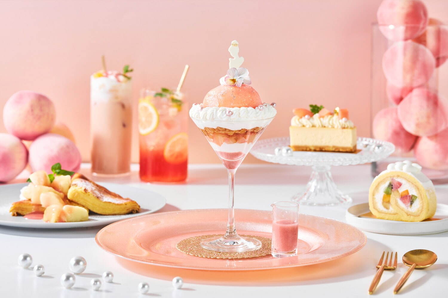 アニヴェルセルカフェ 表参道、桃づくしのアフタヌーンティーや花嫁ドレス風パフェなど夏限定メニュー｜写真1