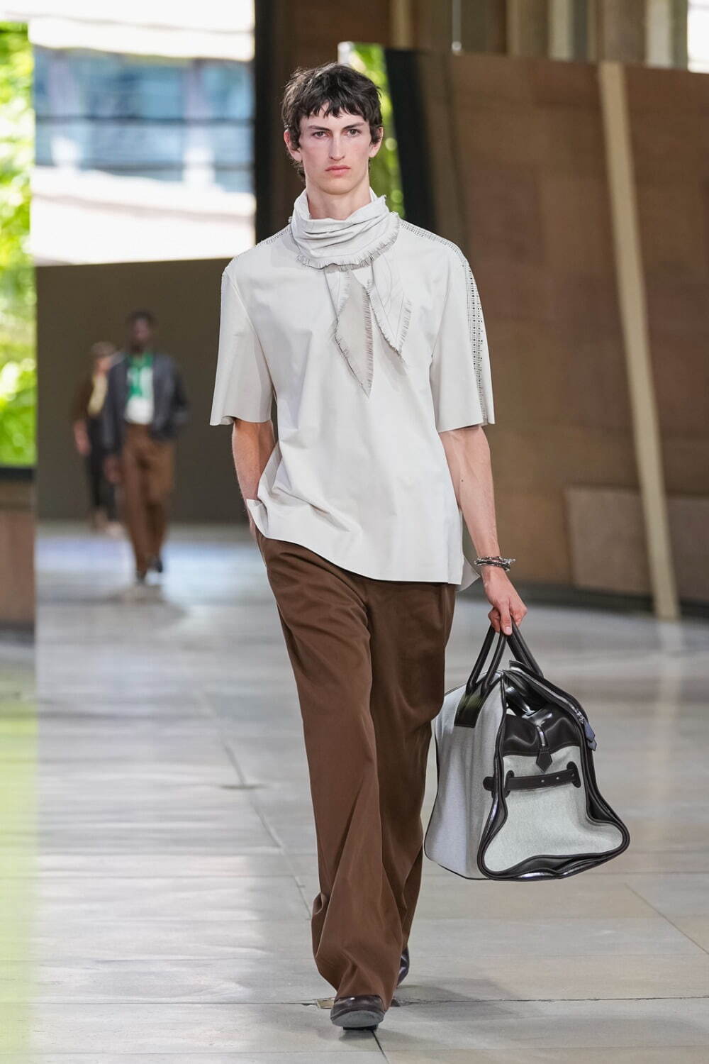 エルメス 2026年春夏メンズコレクション、軽く涼やかな夏の佇まい｜写真1
