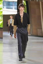 エルメス 2026年春夏メンズコレクション、軽く涼やかな夏の佇まい｜写真14