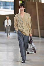 エルメス 2026年春夏メンズコレクション、軽く涼やかな夏の佇まい｜写真30