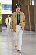 エルメス 2026年春夏メンズコレクション、軽く涼やかな夏の佇まい｜写真37