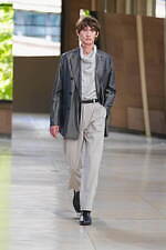 エルメス 2026年春夏メンズコレクション、軽く涼やかな夏の佇まい｜写真74