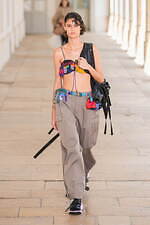 カラー 2026年春夏コレクション、軽やかな“揺らぎ”をプラス｜写真49