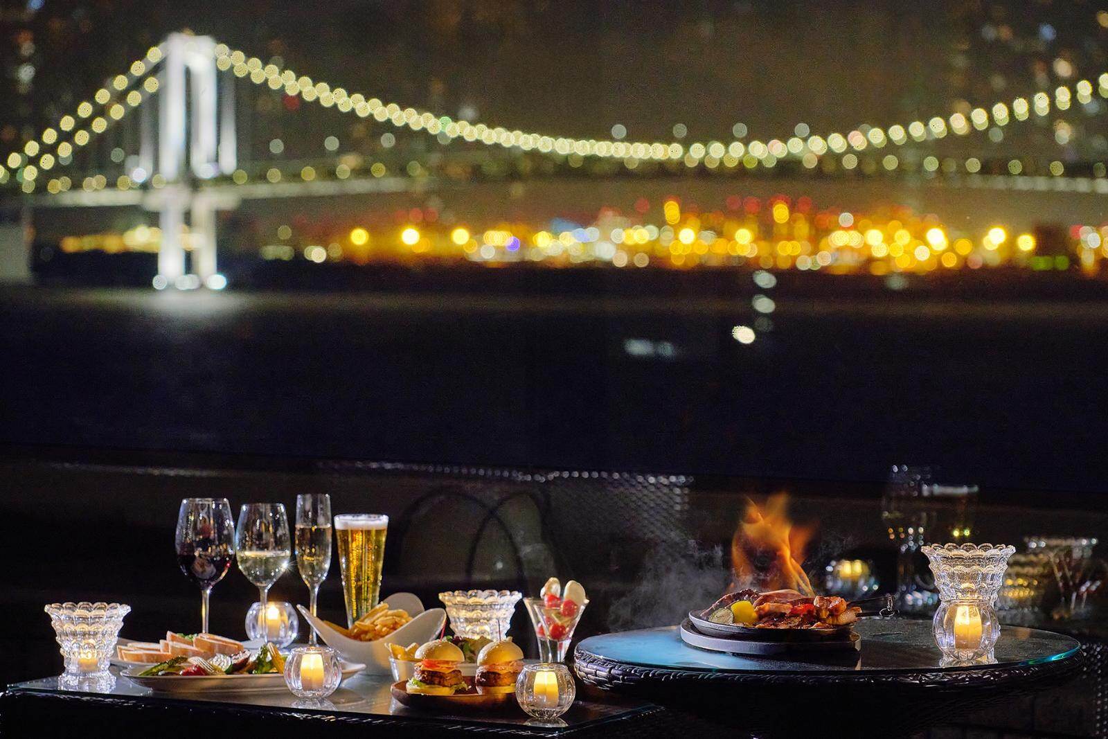 ホテル インターコンチネンタル 東京ベイ「トワイライトビアテラス」東京湾の夜景と共に生ビール＆肉料理