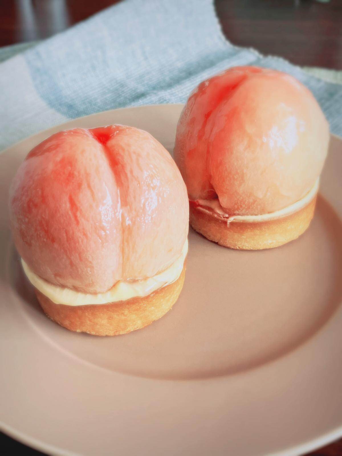 阪急うめだ本店に「桃スイーツ」集結、“まるで真珠”ヨーグルトクリームのケーキ＆丸ごと1玉のせタルト｜写真5