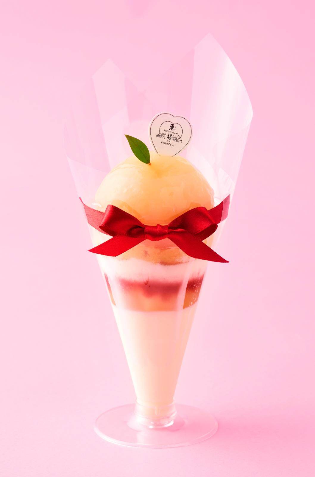 阪急うめだ本店に「桃スイーツ」集結、“まるで真珠”ヨーグルトクリームのケーキ＆丸ごと1玉のせタルト｜写真4