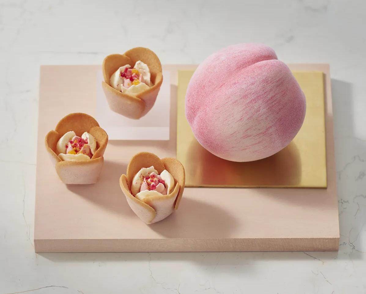 阪急うめだ本店に「桃スイーツ」集結、“まるで真珠”ヨーグルトクリームのケーキ＆丸ごと1玉のせタルト｜写真19