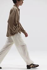 カネマサフィル 2026年春夏コレクション、エジプトの砂漠をわたり歩く探検者｜写真24