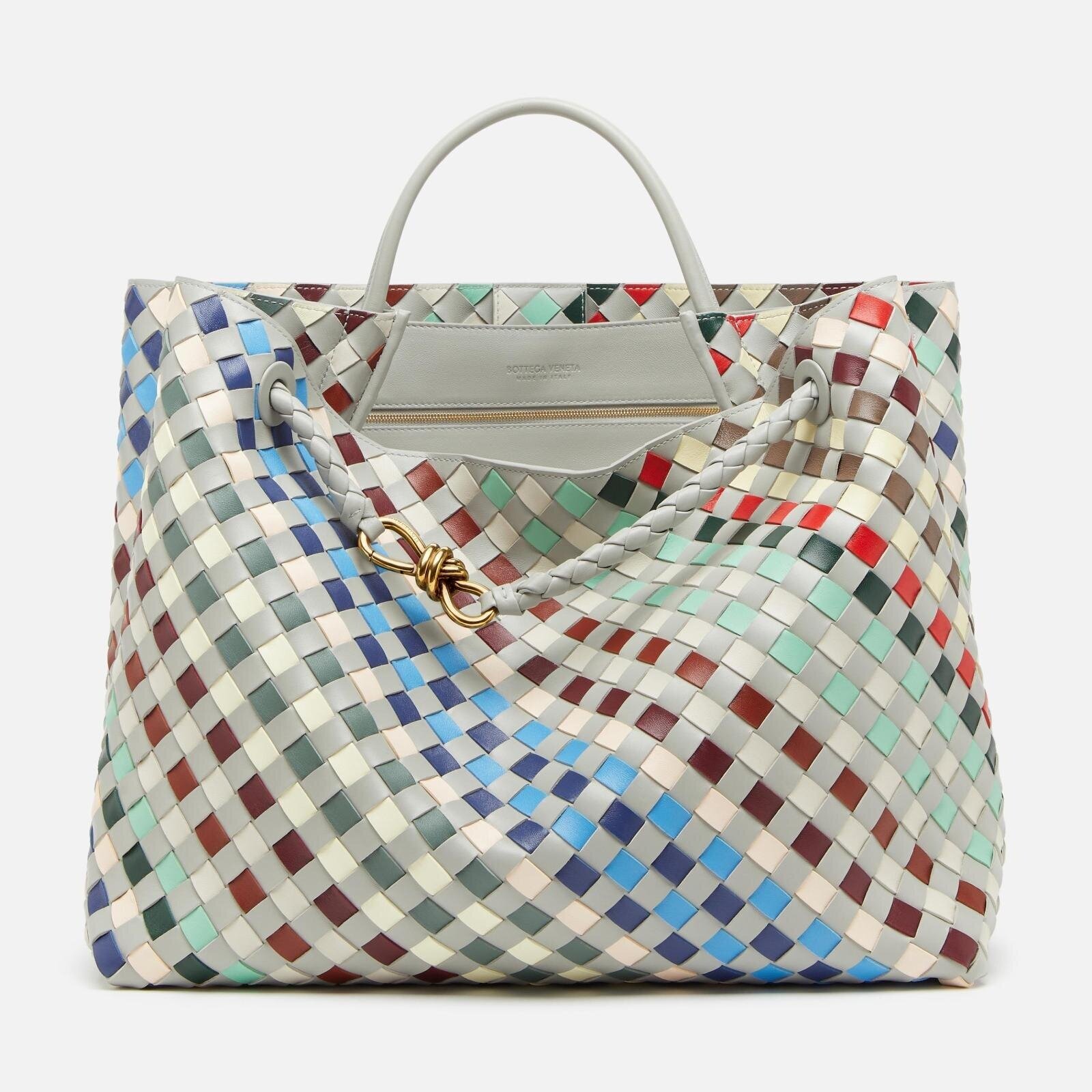 人気ブランドメンズバッグ【2025年冬】小さめレザーショルダーから“ビジネスOK”トートまで｜写真10