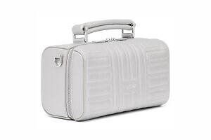 人気ブランドメンズバッグ【2025年冬】小さめレザーショルダーから“ビジネスOK”トートまで｜写真4