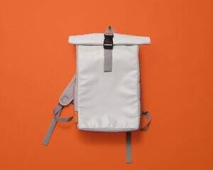 人気ブランドメンズバッグ【2025年冬】小さめレザーショルダーから“ビジネスOK”トートまで｜写真11